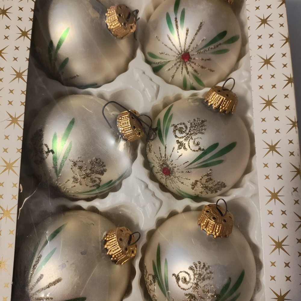 Vintage Holiday Ornaments Set - Gold and Green